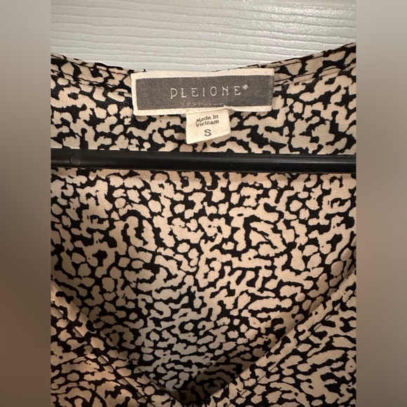 Pleione 🌼preloved short sleeve top - Picture 5 of 6